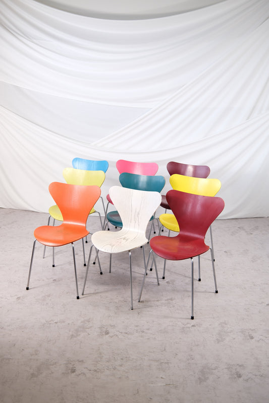 Fritz Hansen Series 7 Chairs – Arne Jacobsen, Multicolor