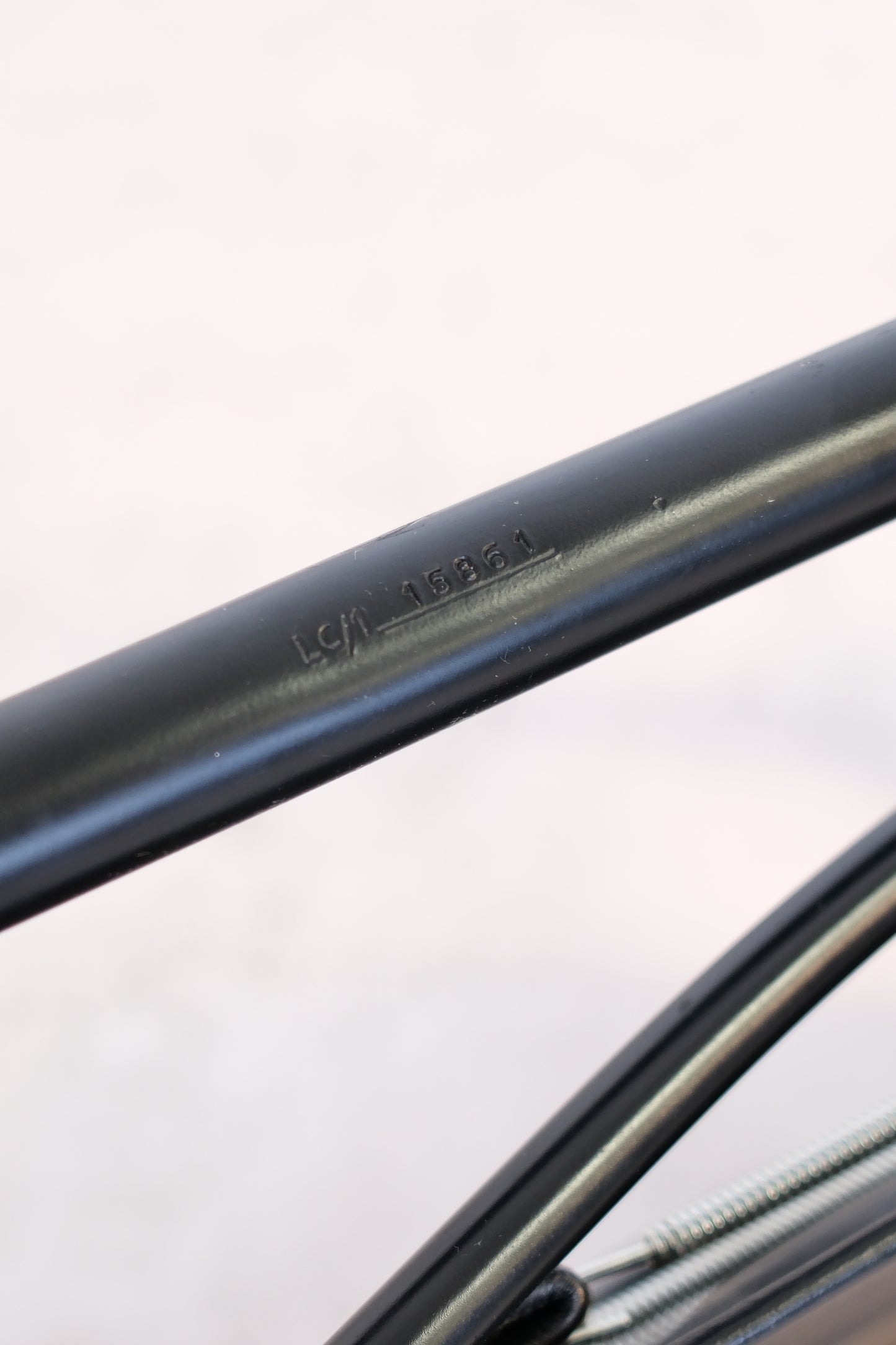 LC1 Chair by Le Corbusier, Pierre Jeanneret & Charlotte Perriand - Pino Interiors