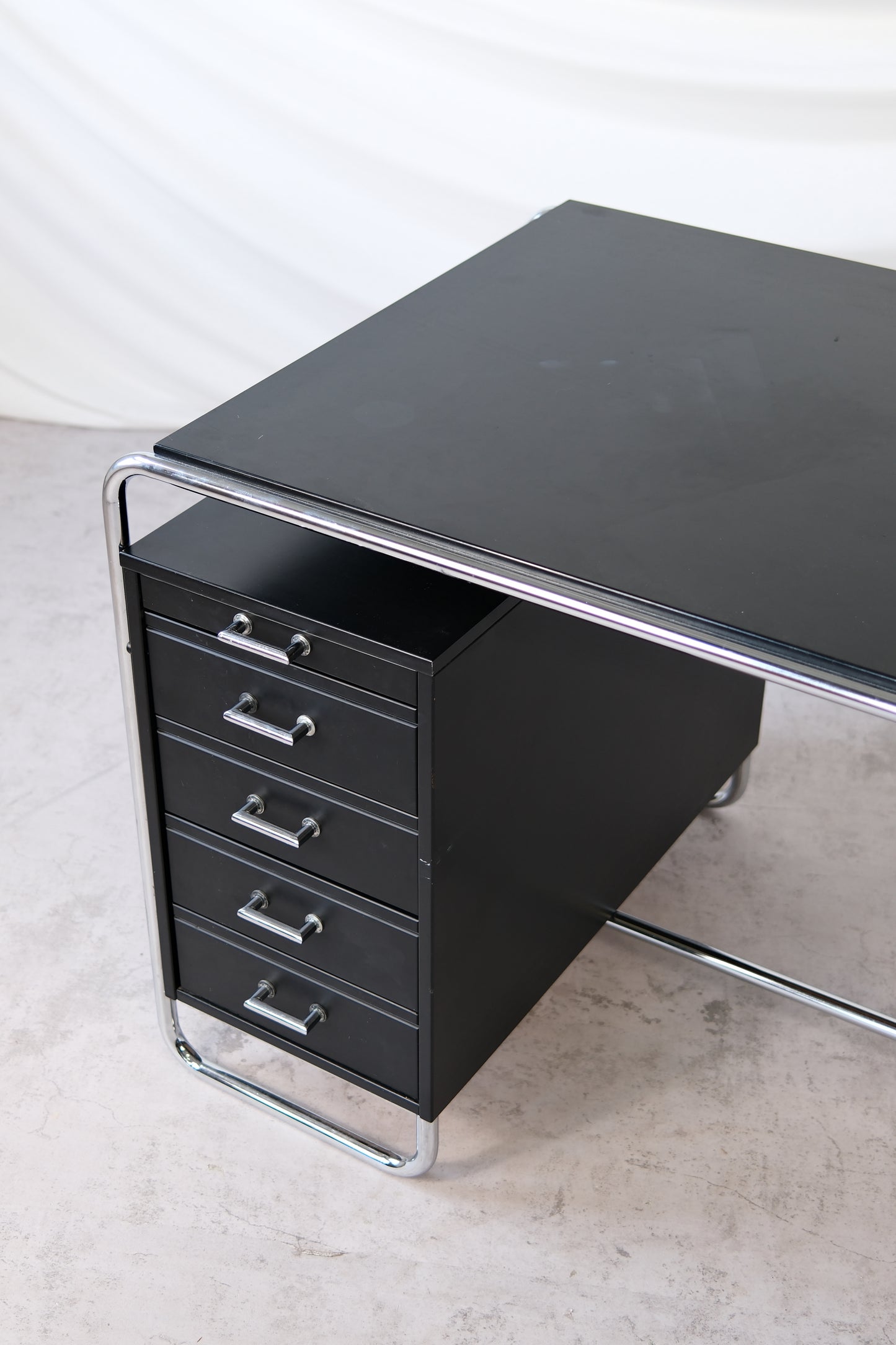 Bauhaus-Style Desk by Pauli Blomstedt