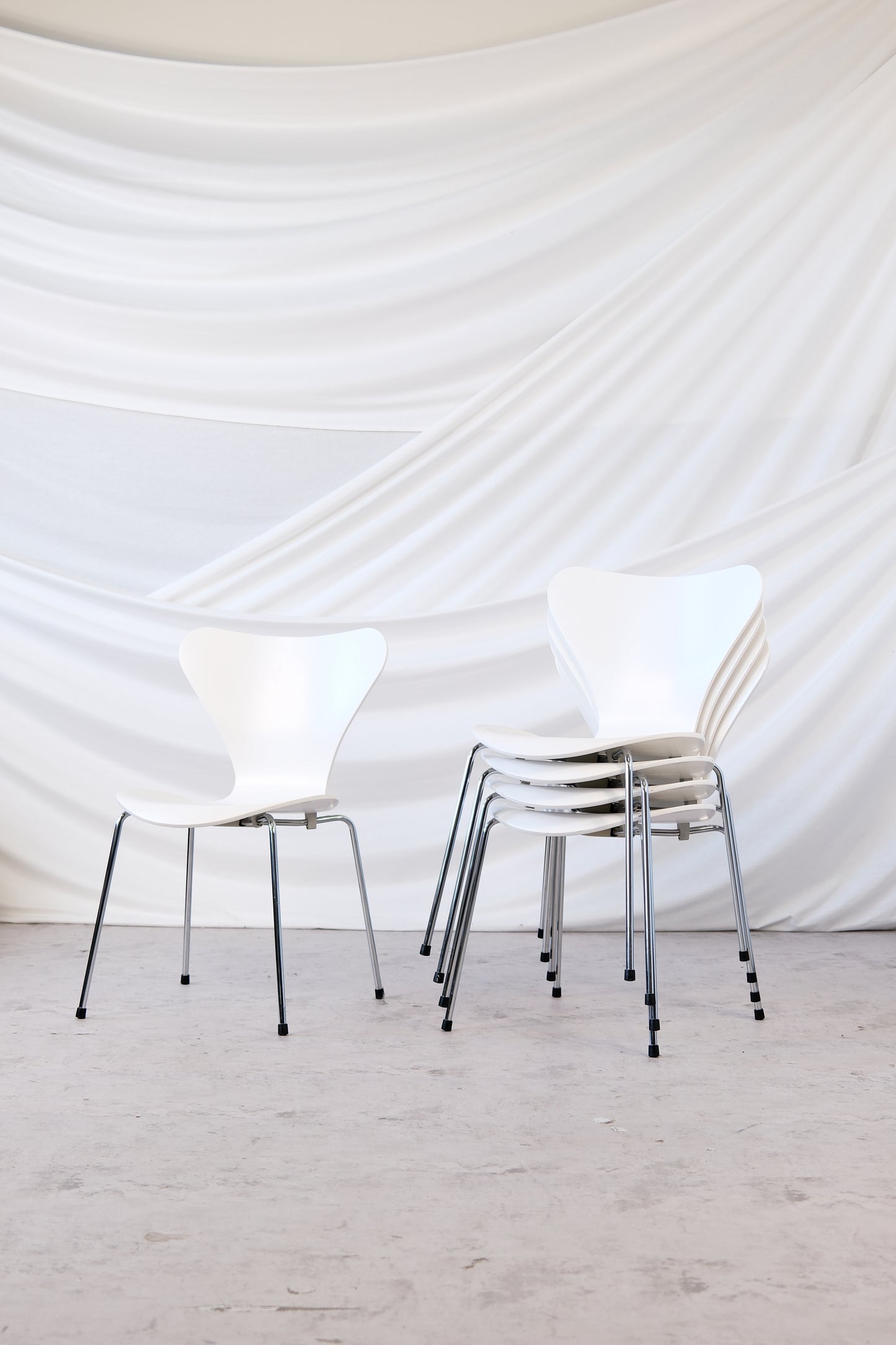 Fritz Hansen Series 7 Chairs, White (5 available)