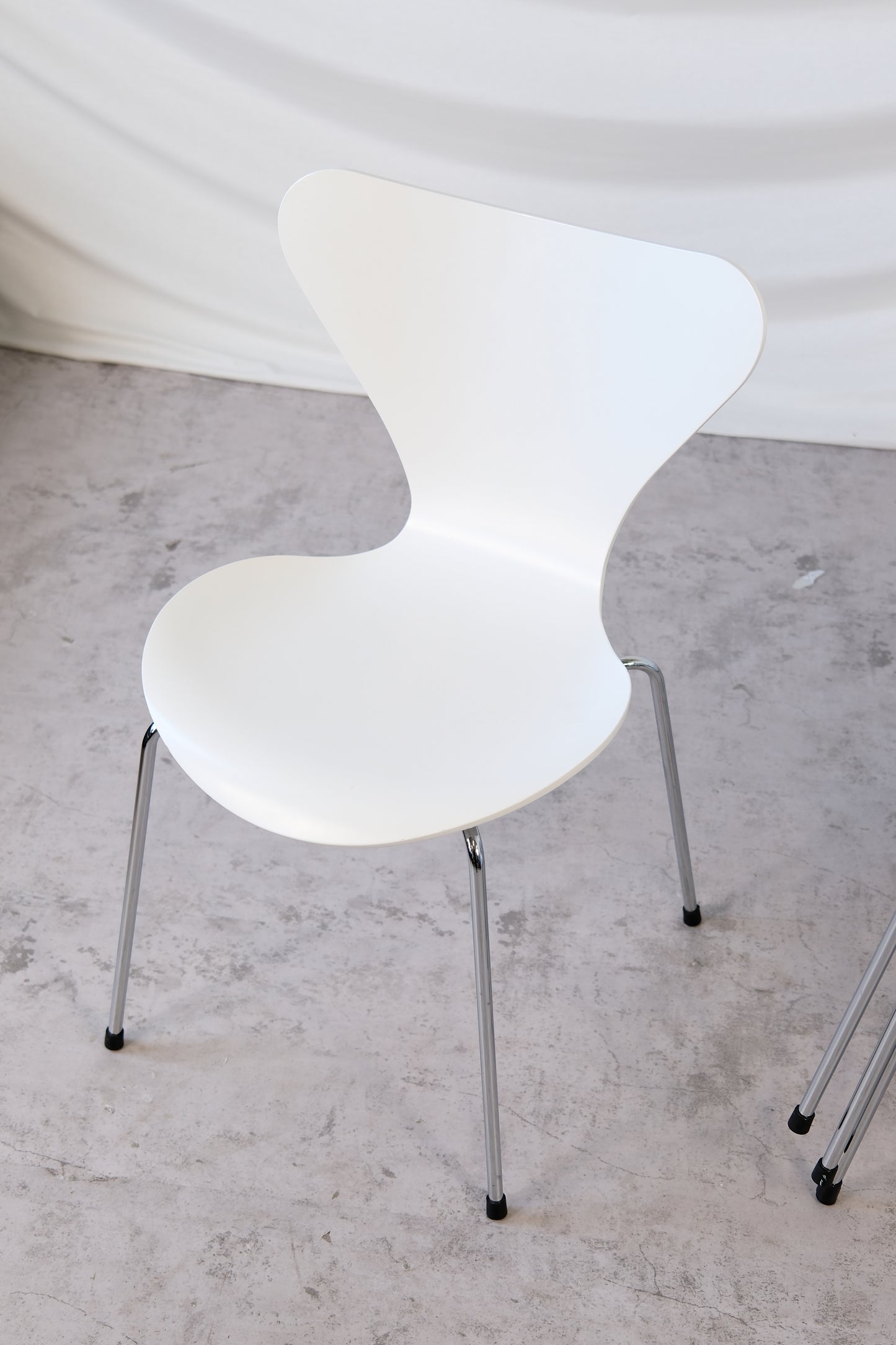 Fritz Hansen Series 7 Chairs, White (5 available)