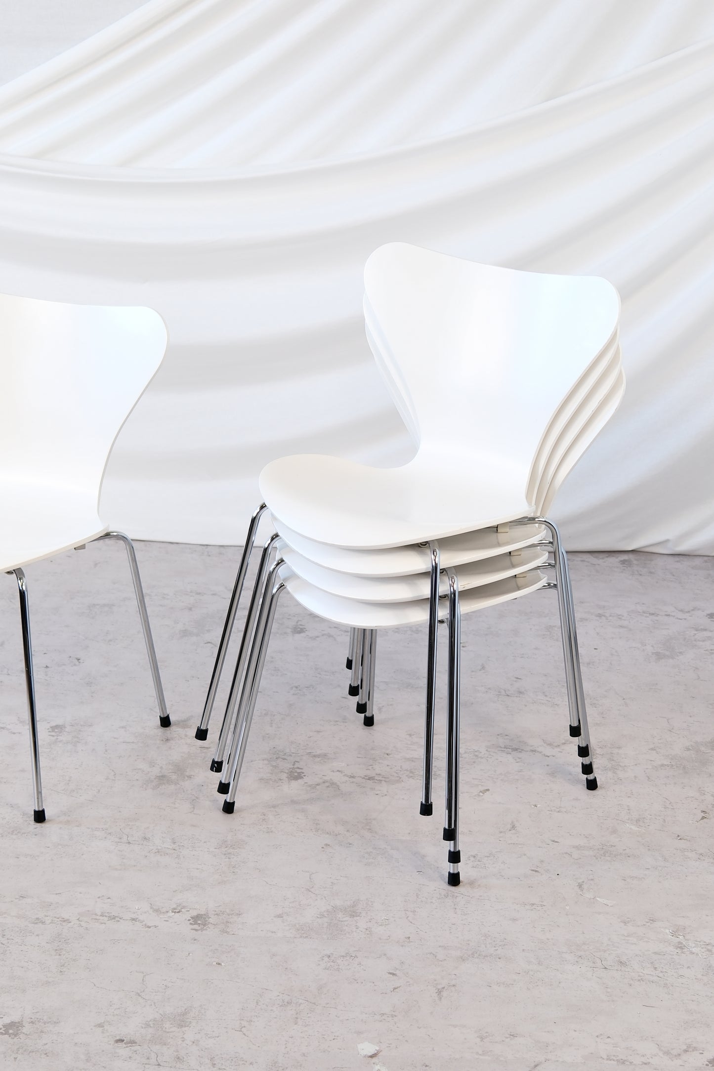 Fritz Hansen Series 7 Chairs, White (5 available)