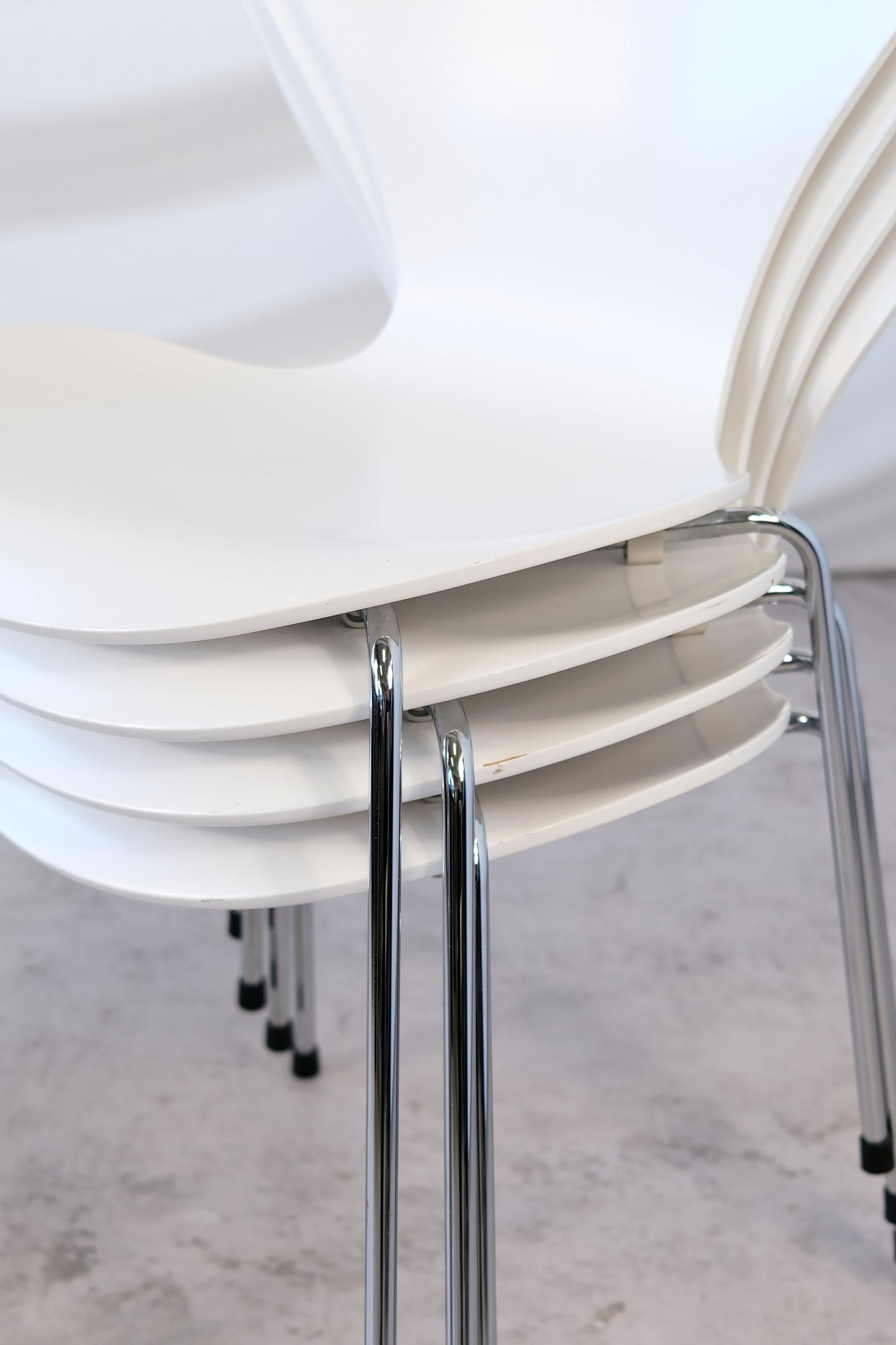 Fritz Hansen Series 7 Chairs, White (5 available)