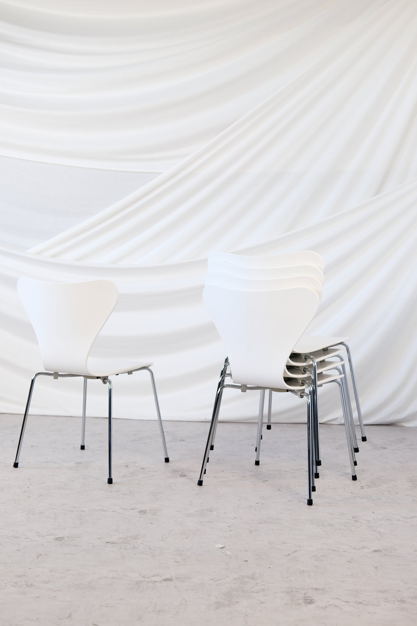 Fritz Hansen Series 7 Chairs, White (5 available)