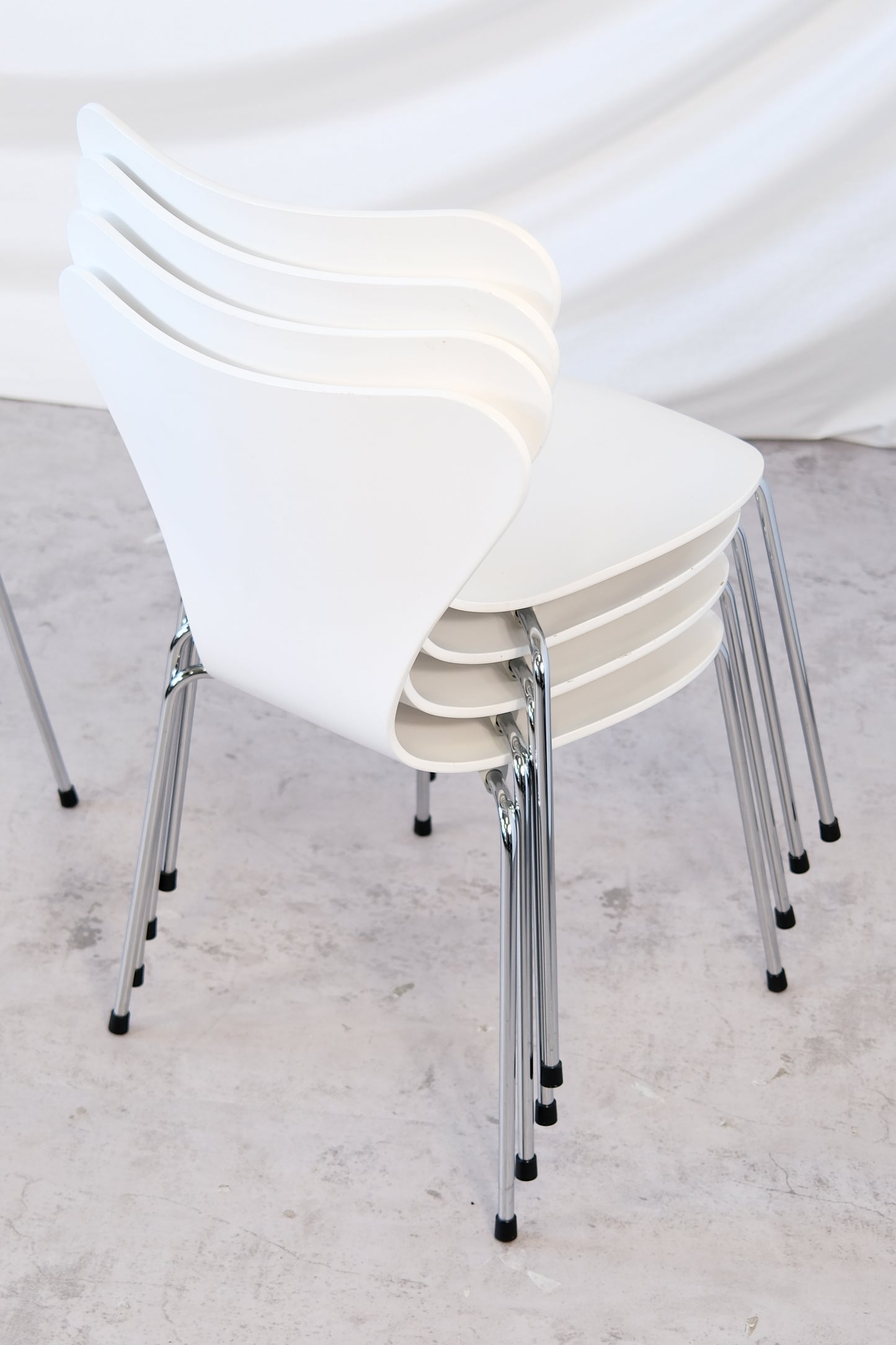 Fritz Hansen Series 7 Chairs, White (5 available)