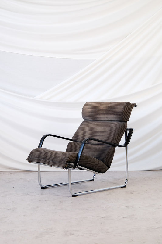 Remmi armchair by Yrjö Kukkapuro for Avarte, Finnish design chair in brown corduroy upholstery and chrome frame