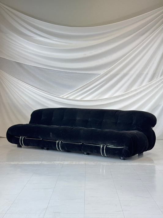 Afra & Tobia ScarpaによるCassina Soriana 3人掛けソファ