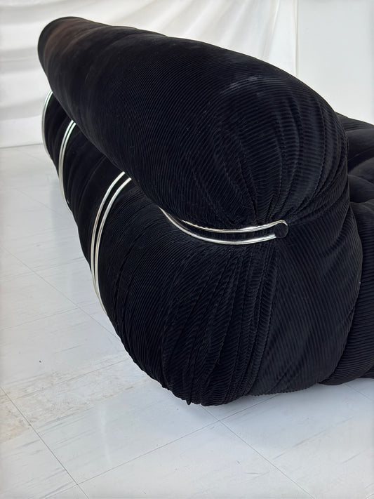 Afra & Tobia ScarpaによるCassina Soriana 3人掛けソファ