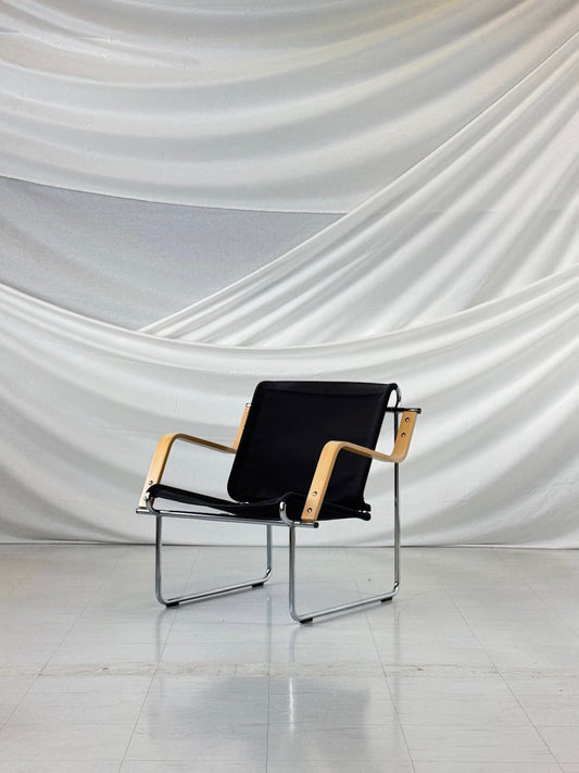 AvarteのYrjö Kukkapuro Pressuアームチェア