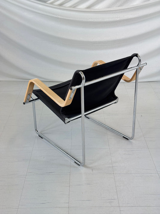 AvarteのYrjö Kukkapuro Pressuアームチェア