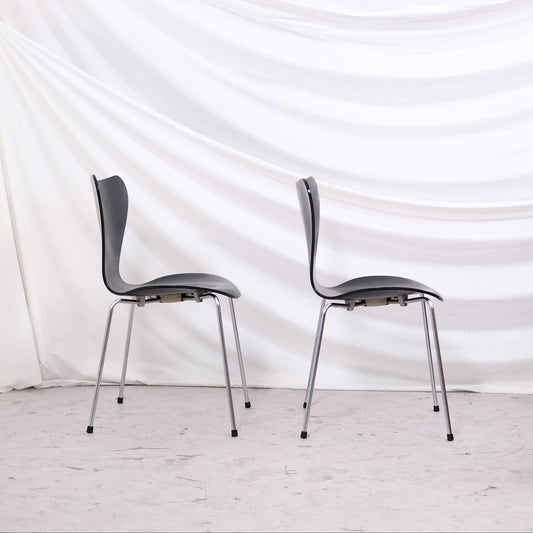 Fritz Hansen Series 7 Chair by Arne Jacobsen 2006 Black