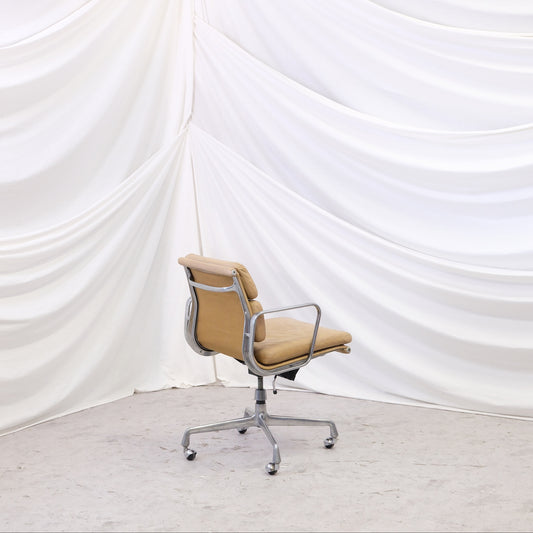 Charles & Ray Eames Soft Pad Chair in Beige Leather