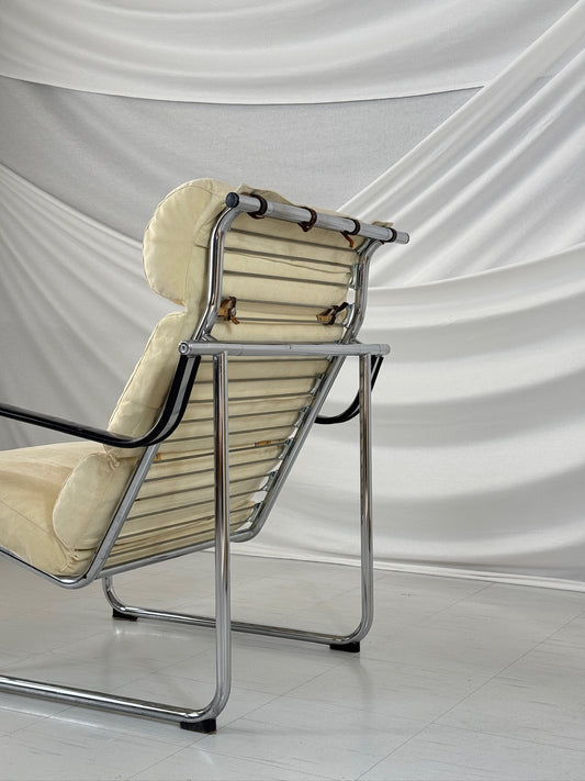 Yrjö Kukkapuro Remmi アームチェア、ホワイト アルカンターラ