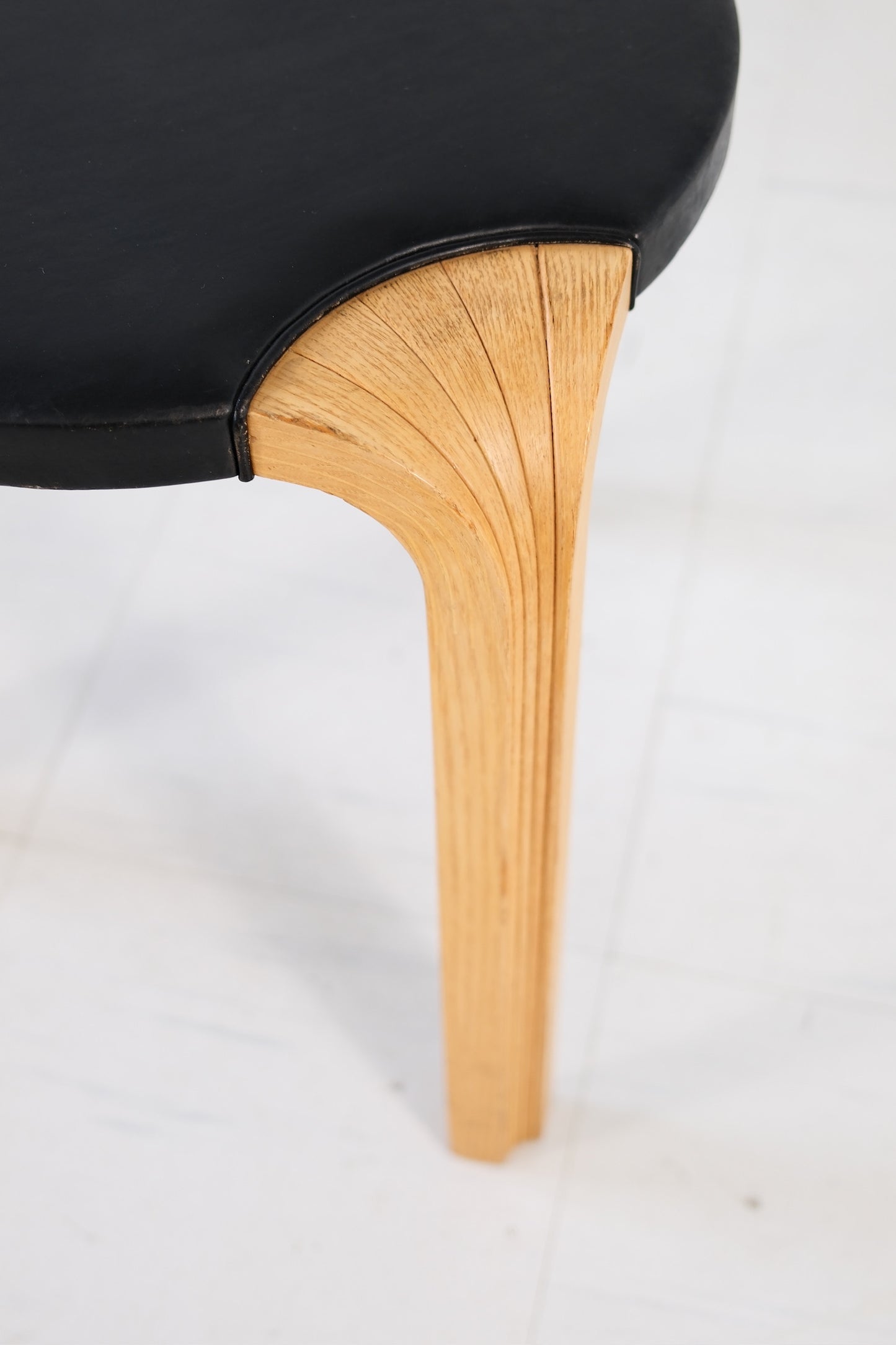 Artek Alvar Aalto Fan leg stool X600