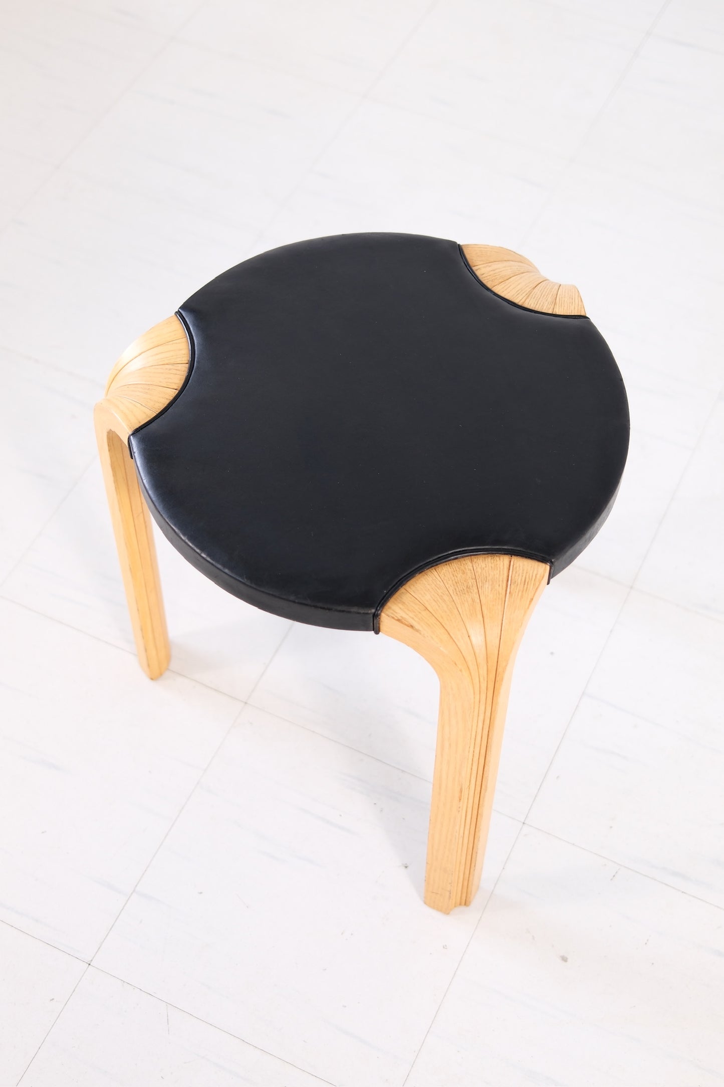 Artek Alvar Aalto Fan leg stool X600