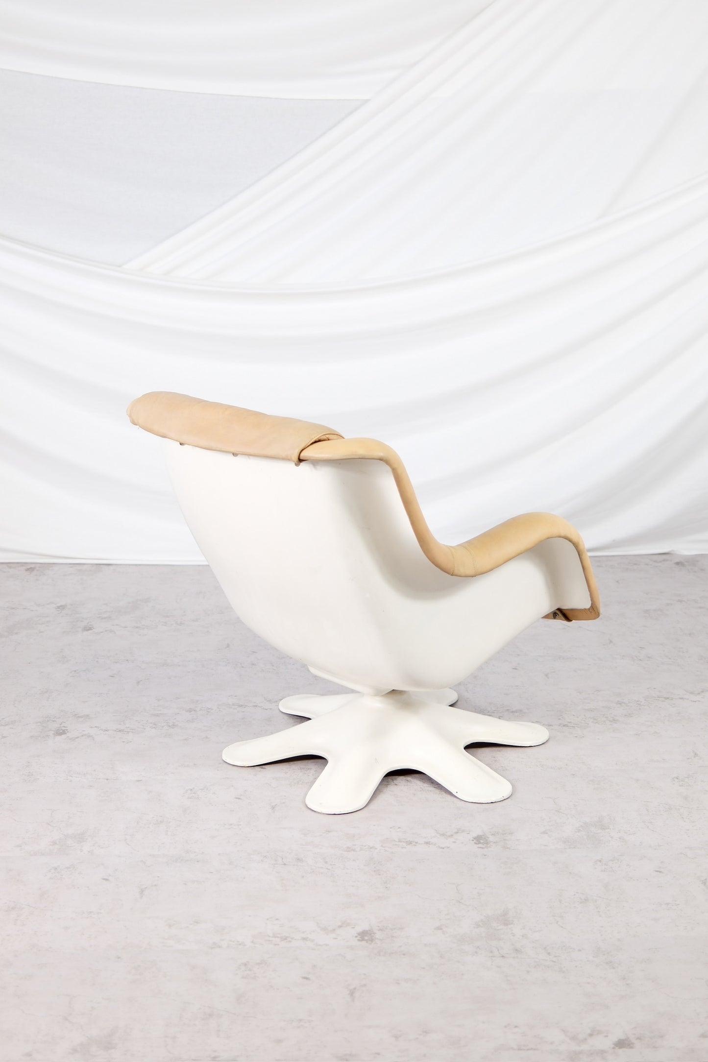 Yrjö Kukkapuro 418 "Pikku Karuselli" Lounge Chair Nougat Leather