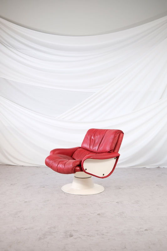 *予約済み* Yrjö Kukkapuro Saturnus、レッドレザー