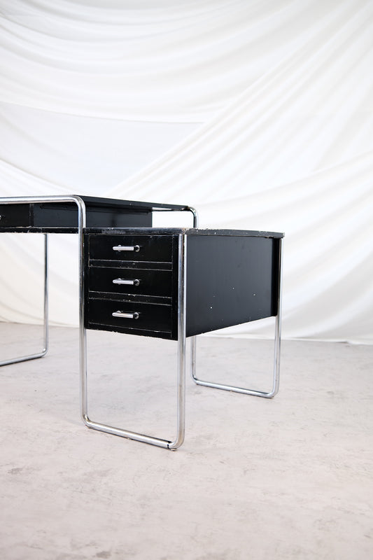 パウリ・ブロムシュテットのライティングテーブル