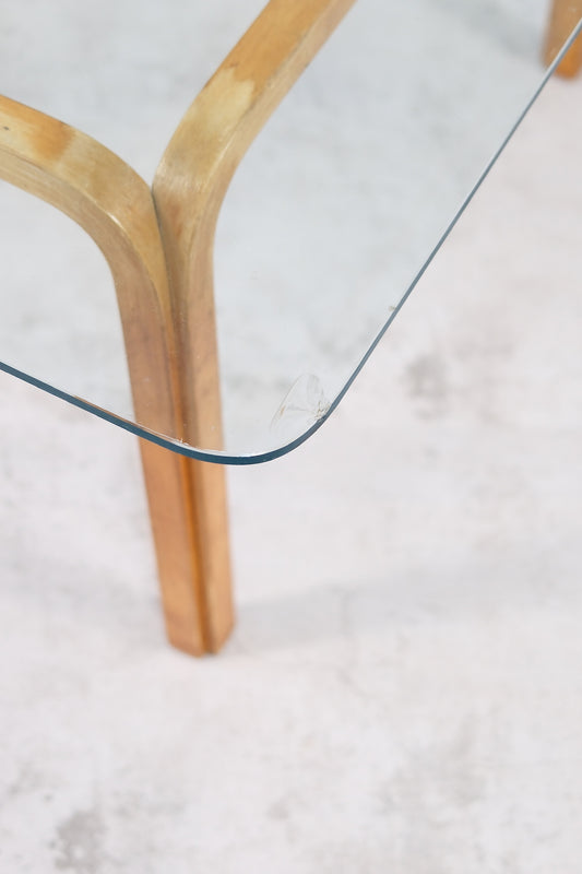 1930年代のアルヴァ・アアルトによる、特殊なフィンガージョイントを備えた希少なアルテックY805コーヒーテーブル