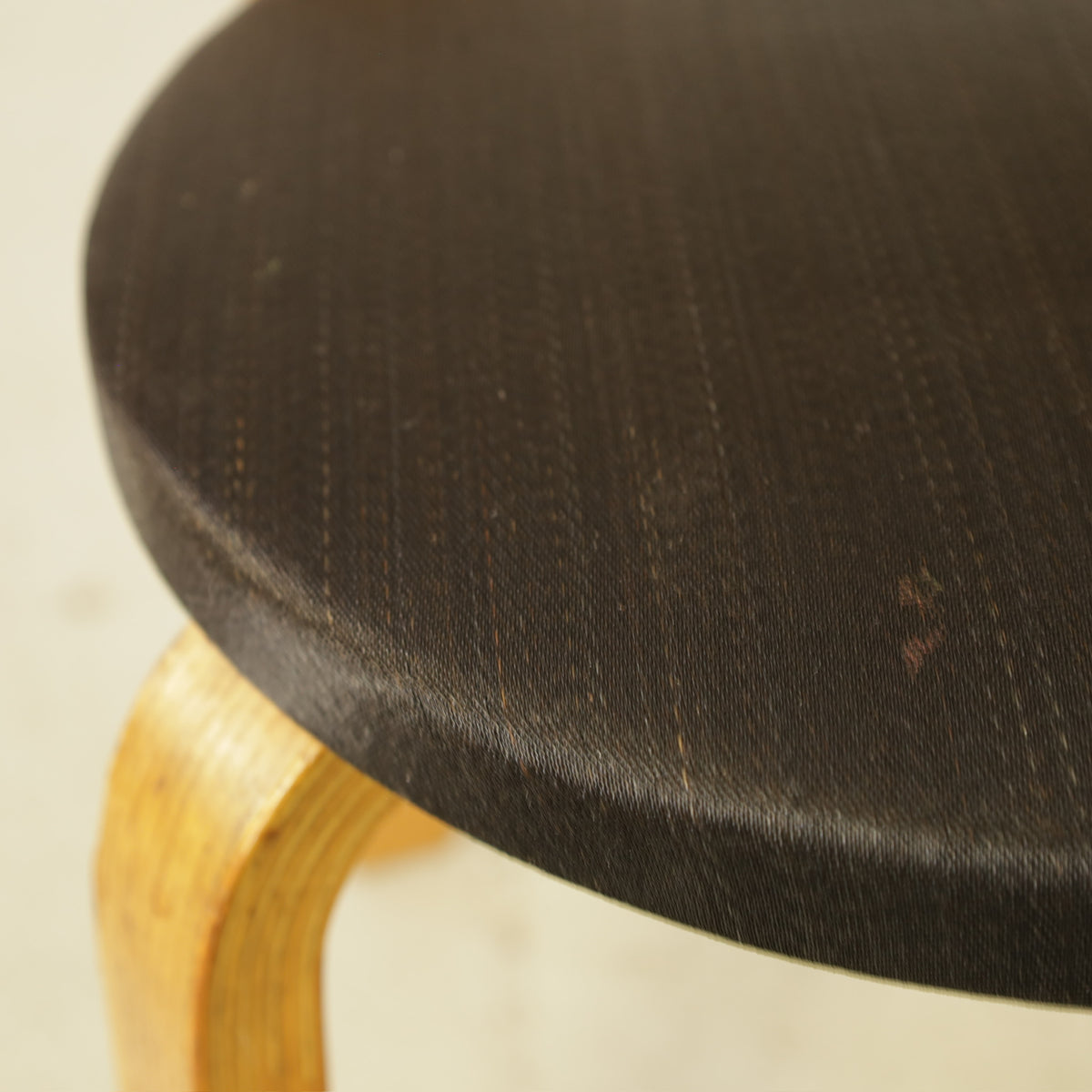Chair 66 fabric seat surface detail