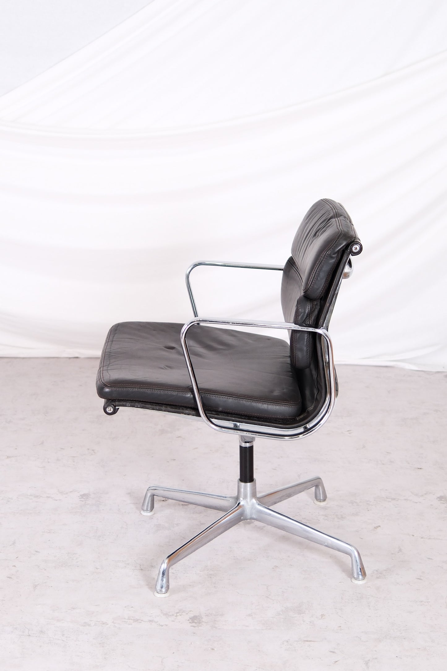 Charles & Ray Eames EA208 Soft Pad Chair for Herman Miller