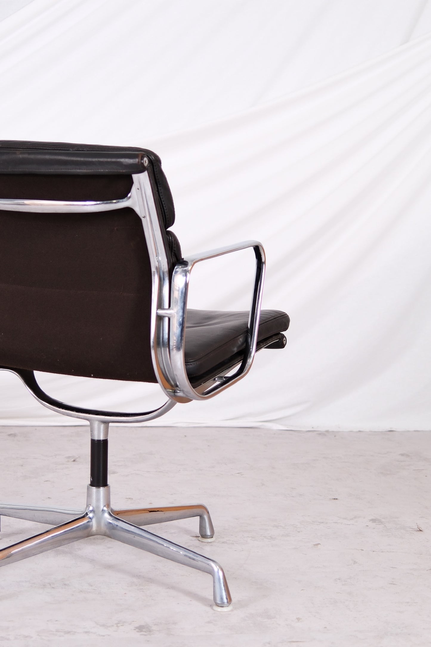 Charles & Ray Eames EA208 Soft Pad Chair for Herman Miller