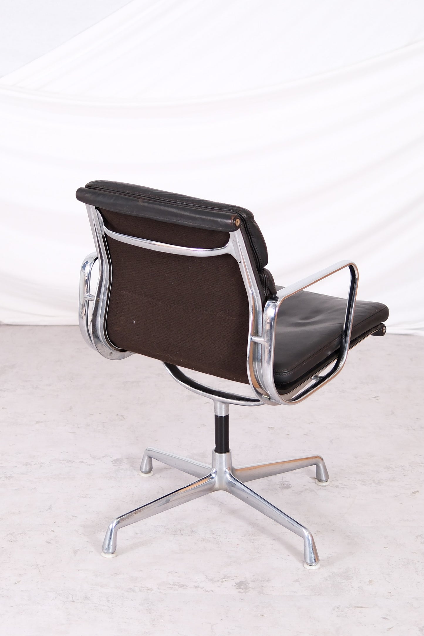 Charles & Ray Eames EA208 Soft Pad Chair for Herman Miller