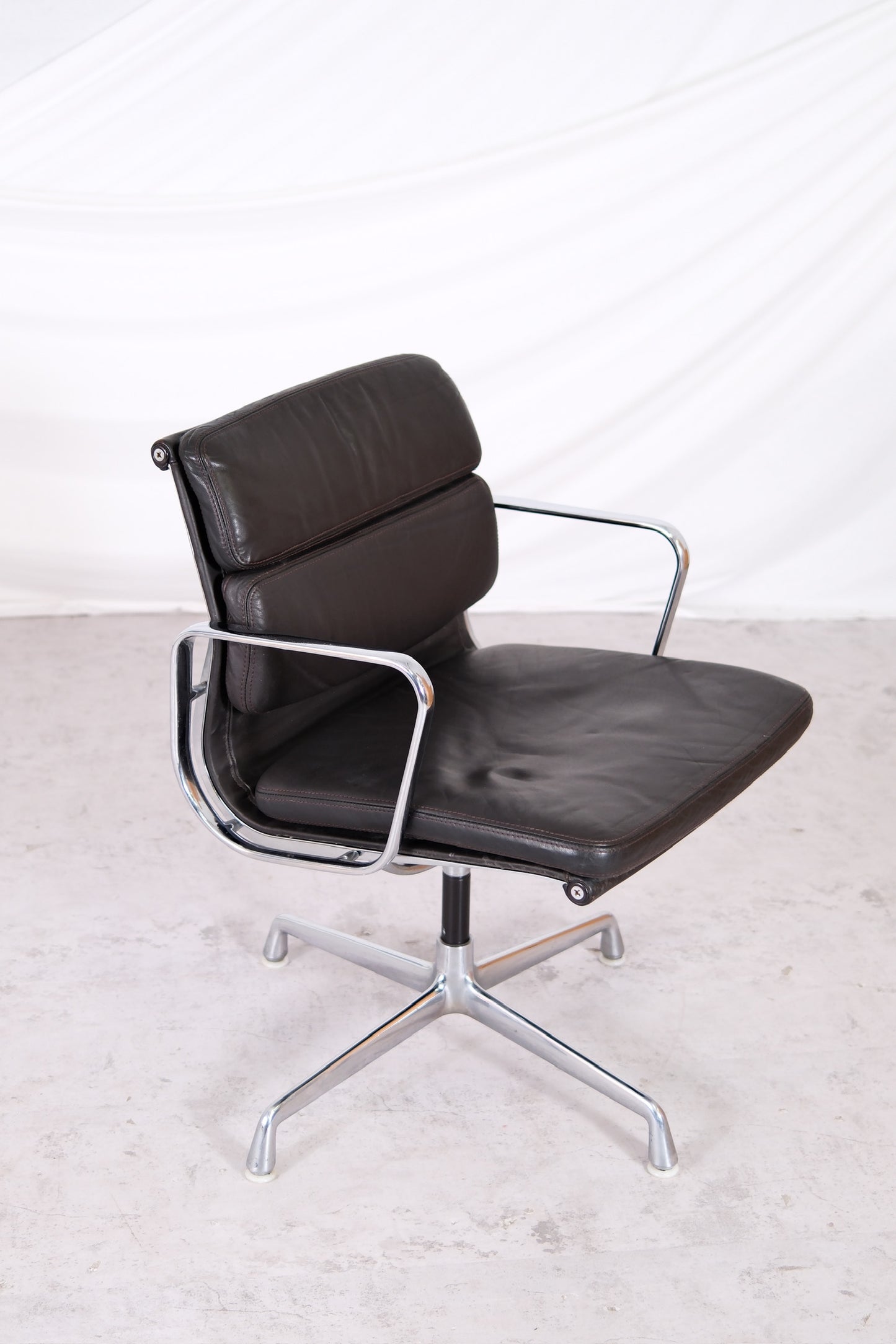 Charles & Ray Eames EA208 Soft Pad Chair for Herman Miller