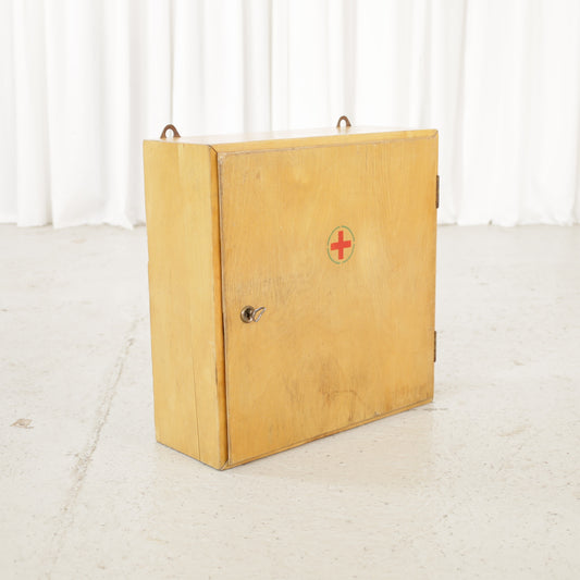 Aino Aalto medicine cabinet, opposite front view