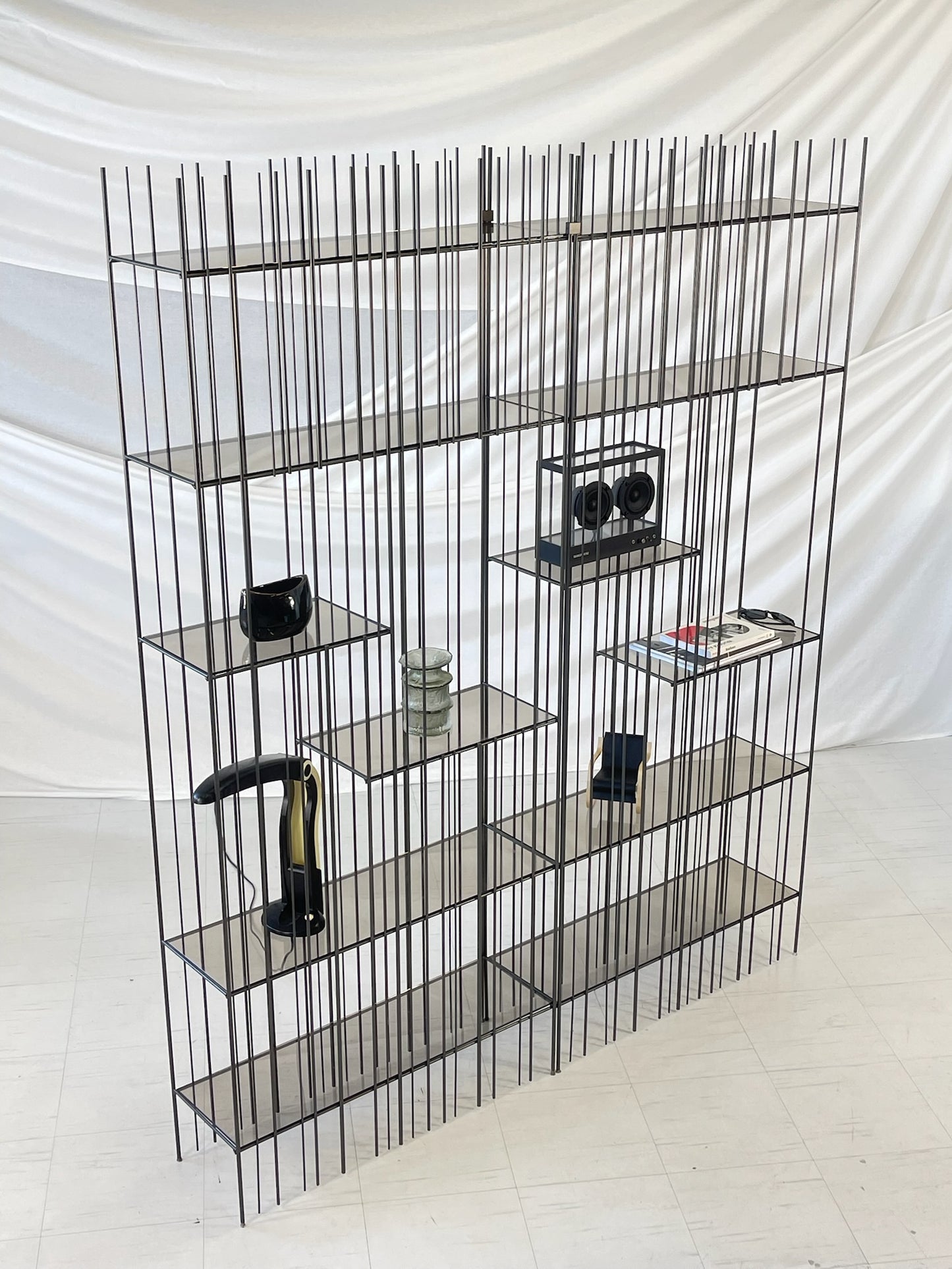 Cntrlzak Studio의 Metrica 책장