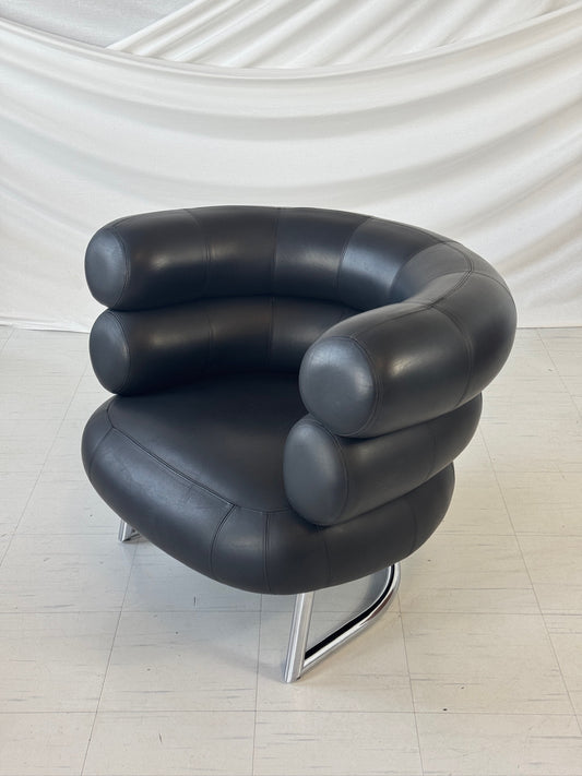 アイリーン・グレイ ビベンダムチェア(ブラックレザー) - モダニストラウンジチェア