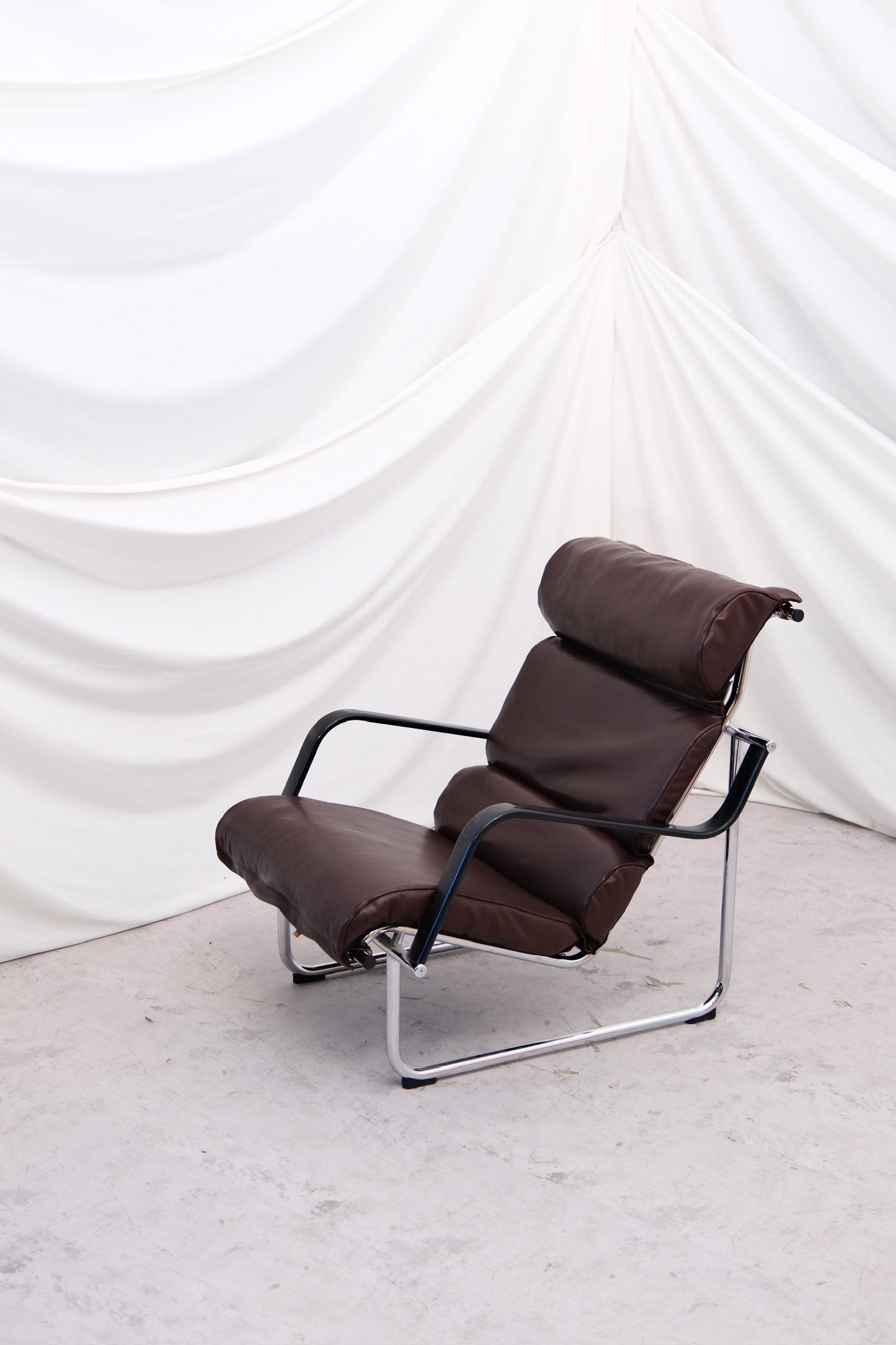 Yrjö Kukkapuro Remmi armchair, dark brown leather - Pino Interiors