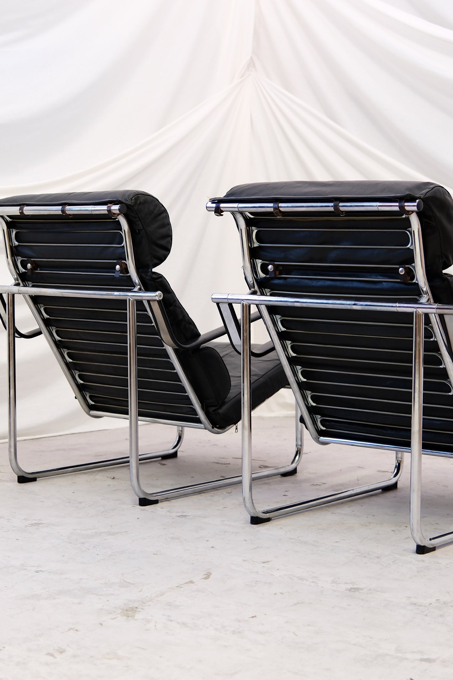 Yrjö Kukkapuro Remmi armchairs in Black Leather - Haimi 1970s