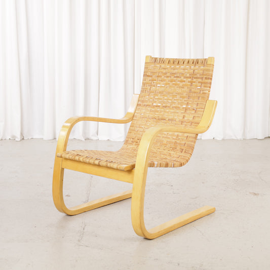 Alvar Aalto 406 rattan lounge chair, birch frame and woven rattan detail