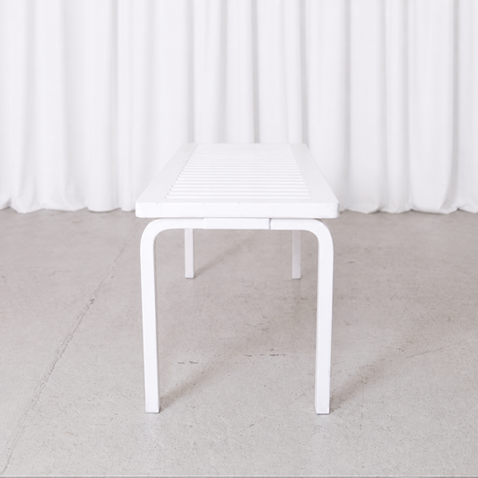 White Artek 153A slatted bench by Alvar Aalto, end view