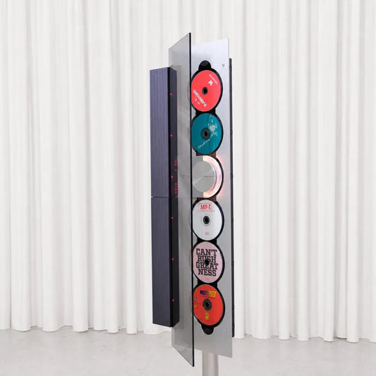Bang & Olufsen BeoSound 9000 -CD-järjestelmä kuudelle levylle, viistosta