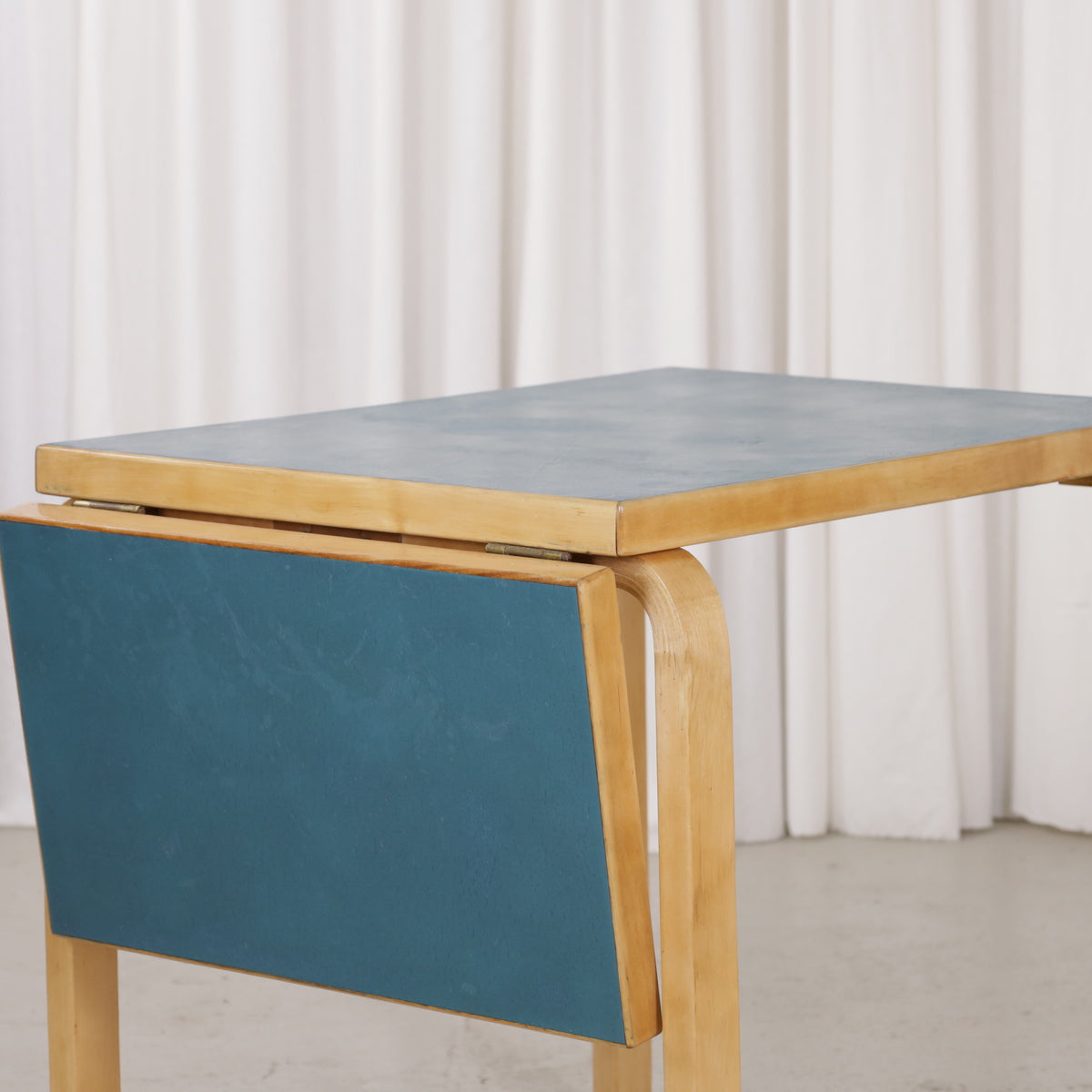Petrol blue linoleum tabletop and folded leaf on Alvar Aalto DL82