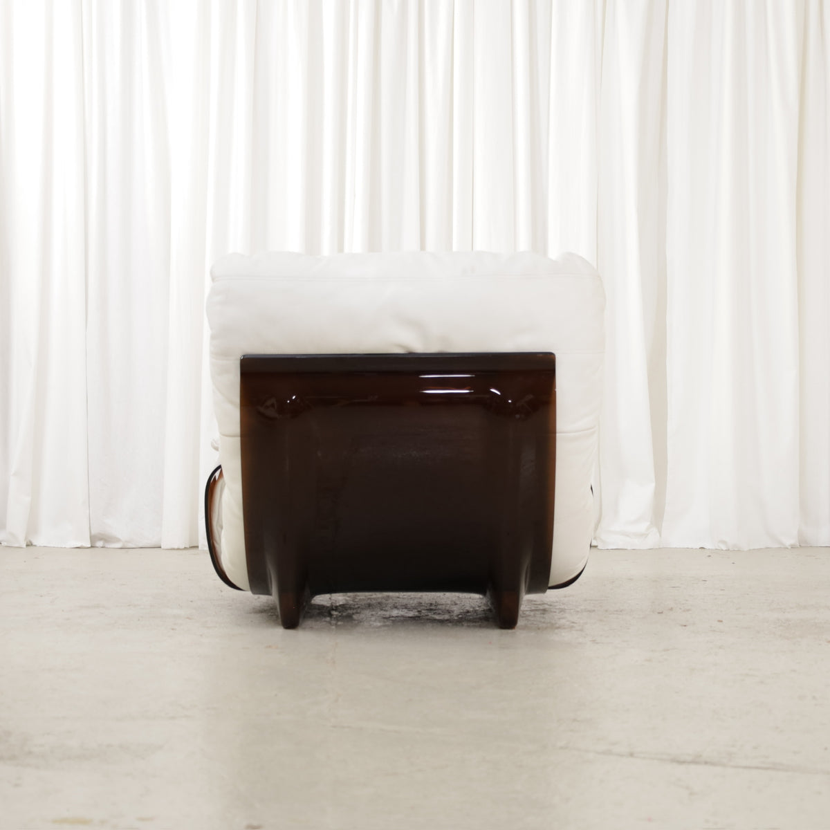 Rear view of lounge chair and dark frame