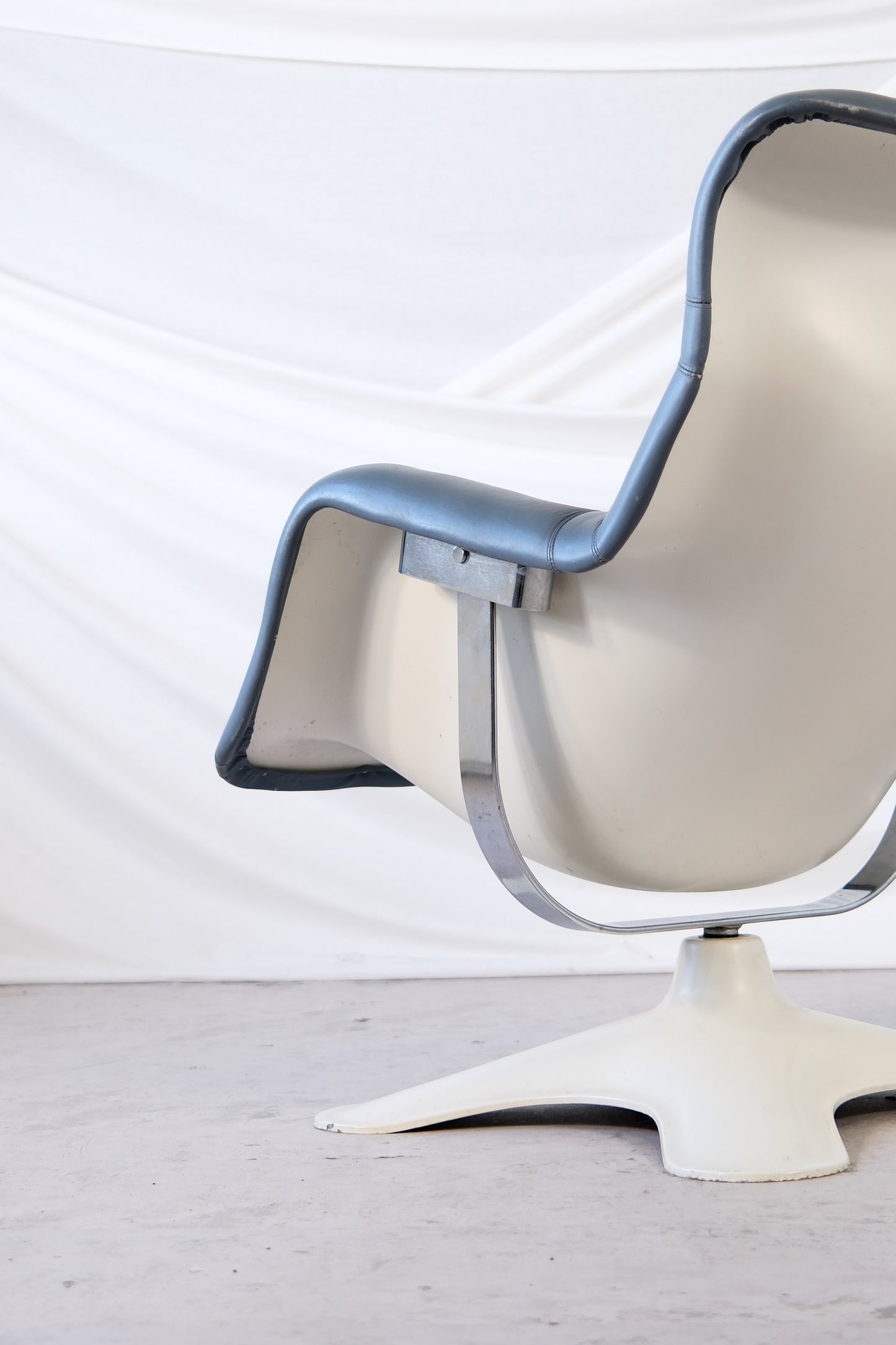 Baby Blue Yrjö Kukkapuro Karuselli Armchair