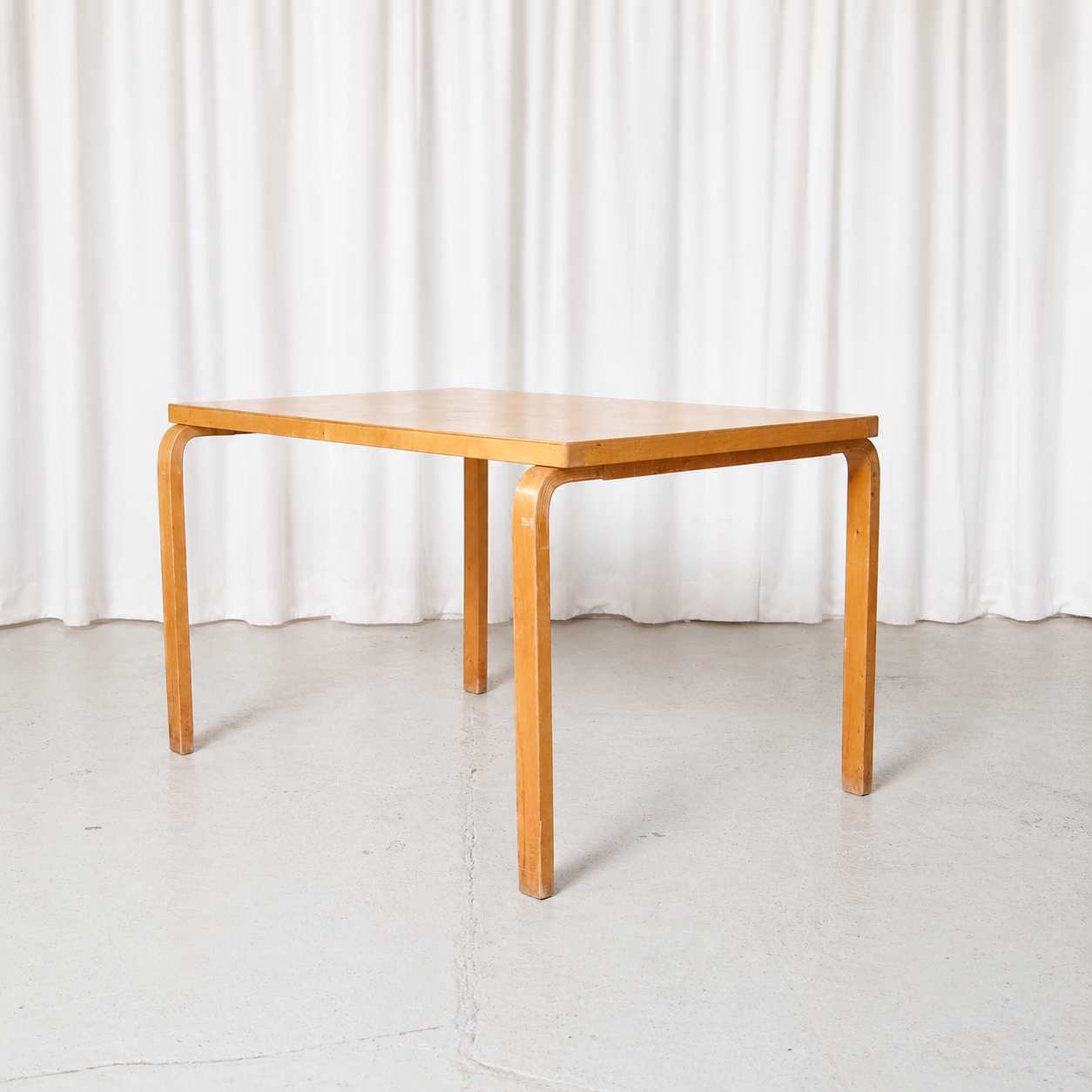 Vintage 1940s Artek dining table by Alvar Aalto with early double finger-joint construction and beautifully patinated birch surfaces. 121 × 75 cm.