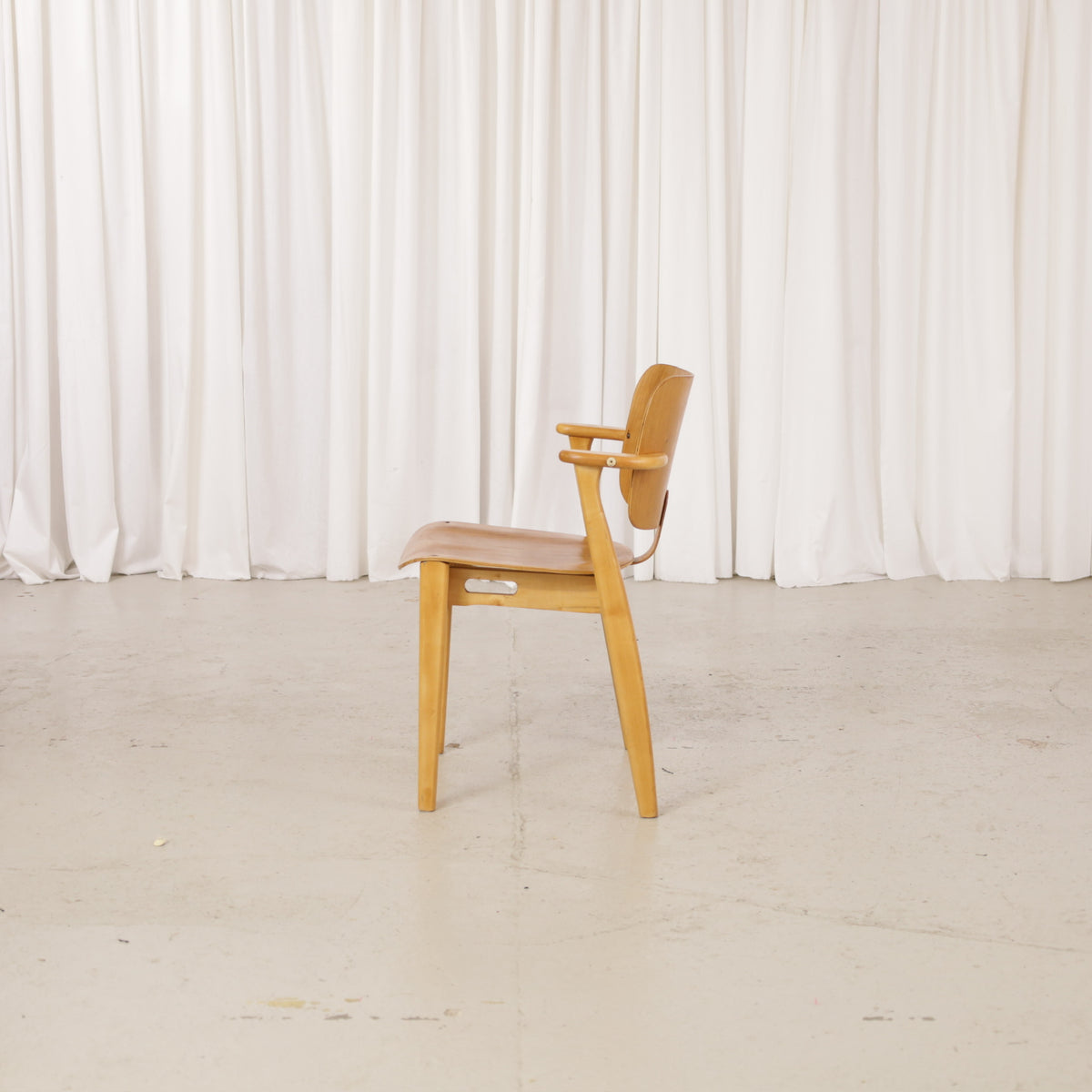1950s Domus Chair with Oak Veneer by Ilmari Tapiovaara, domus chair, side view
