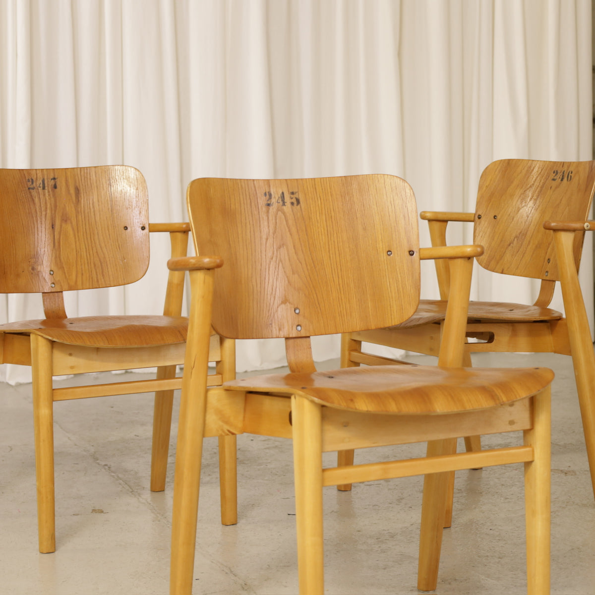 1950s Domus Chair with Oak Veneer by Ilmari Tapiovaara, three Domus chairs, seat and back details