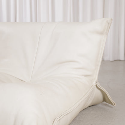 Yoko sofa backrest and leather seams