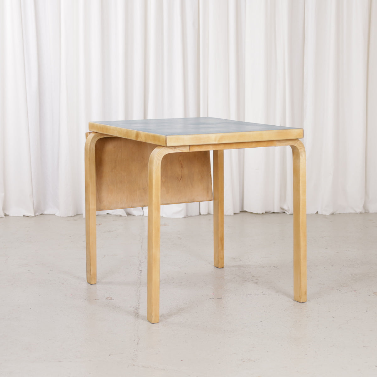 Artek DL82 drop-leaf table, opposite side view