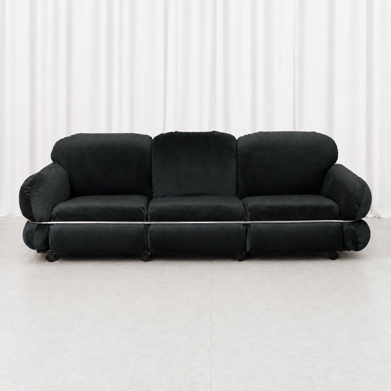 Hannibal sohva – Isku, Designed by Kurt Hvitsjö ja Custom Upholstery