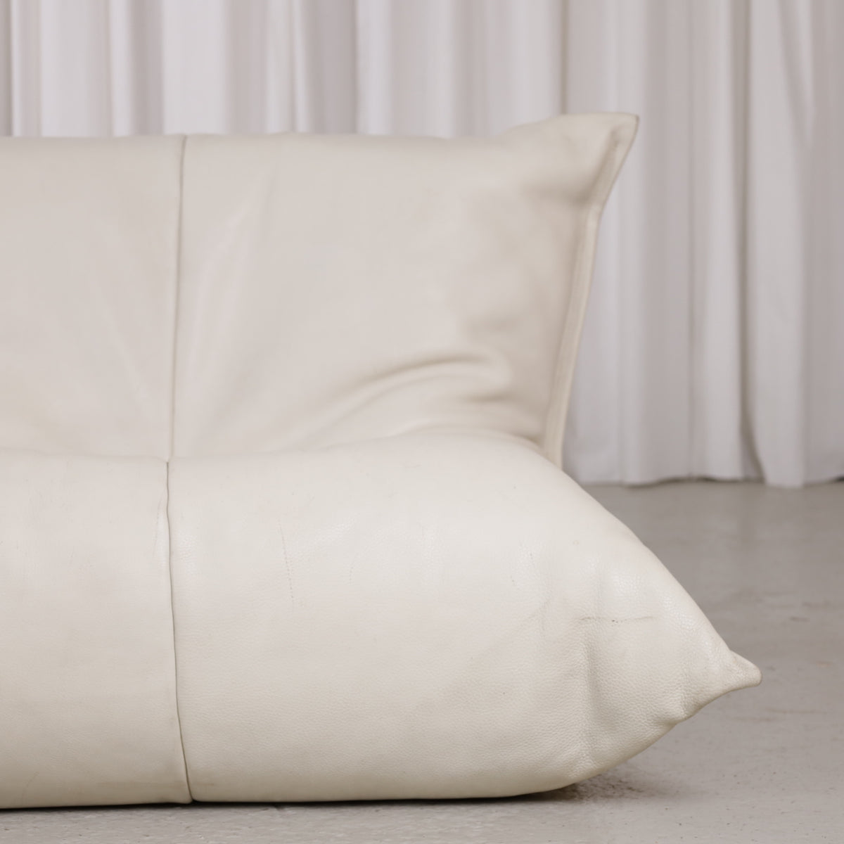 Yoko cream leather sofa, right seat and backrest detail