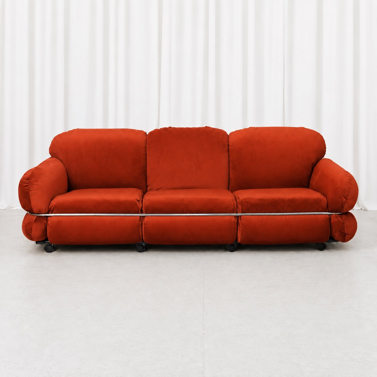 Hannibal sohva – Isku, Designed by Kurt Hvitsjö ja Custom Upholstery