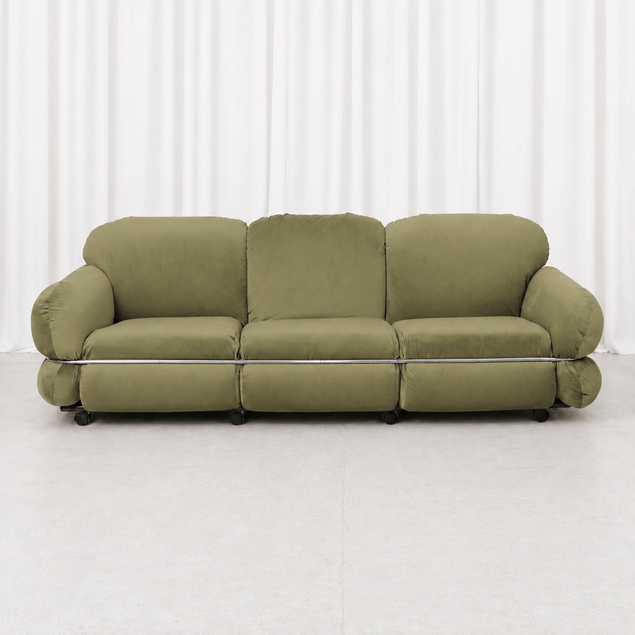 Hannibal sohva – Isku, Designed by Kurt Hvitsjö ja Custom Upholstery