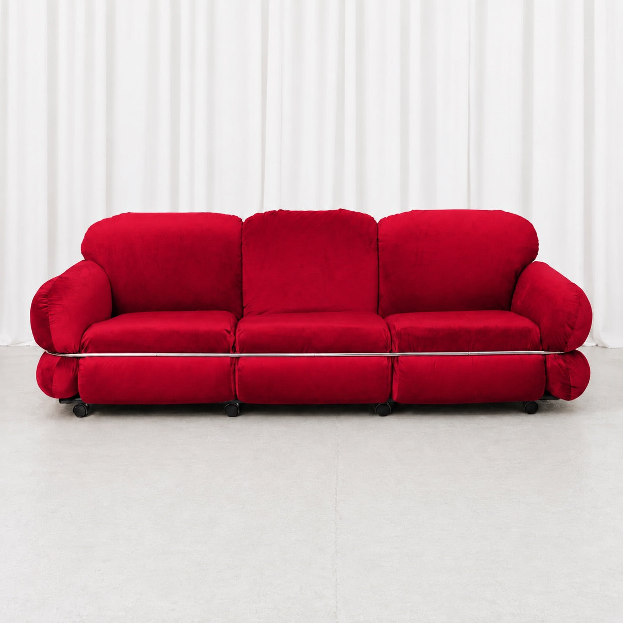 Hannibal sohva – Isku, Designed by Kurt Hvitsjö ja Custom Upholstery