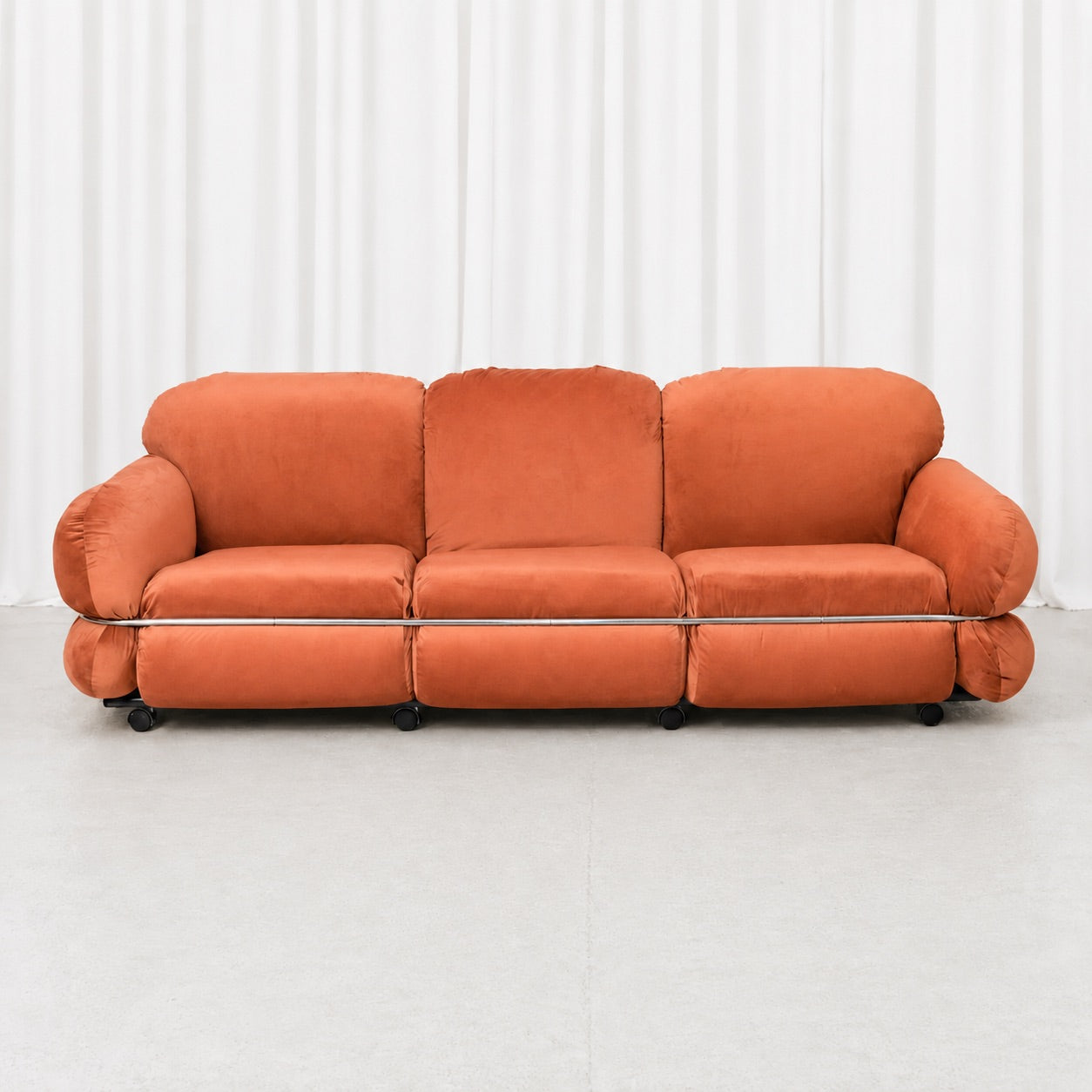 Hannibal sohva – Isku, Designed by Kurt Hvitsjö ja Custom Upholstery